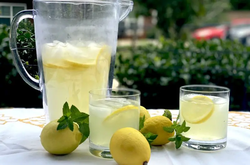 Homemade, Fresh-Squeezed Lemonade Recipe