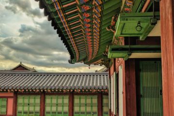 A photo of a traditional Korean building--the walls are green and red in color