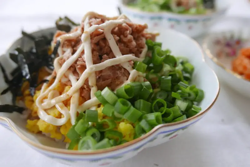 Korean tuna mayo rice--mayo over tuna, green onions, dried seaweed, eggs, and rice. 