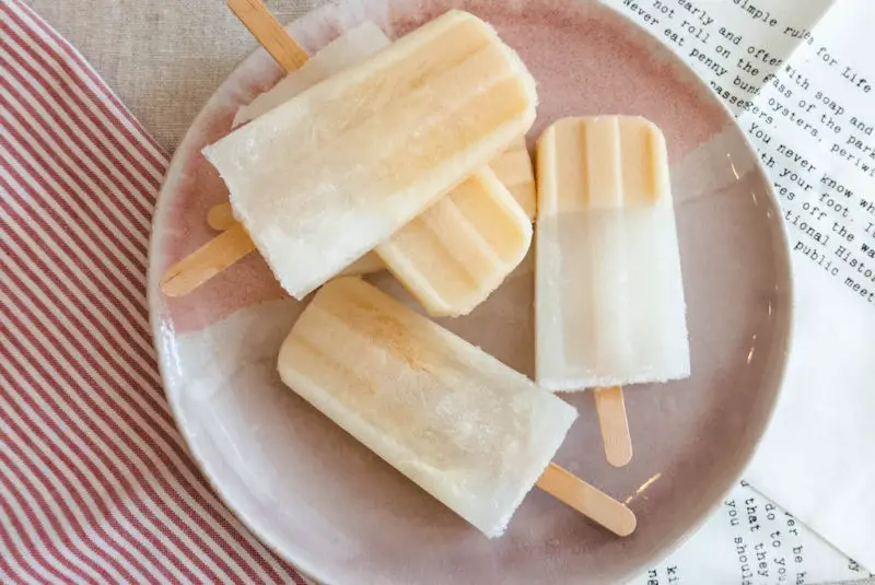 An overhead shot of the Yakult soju popsicles on a pink plate. 