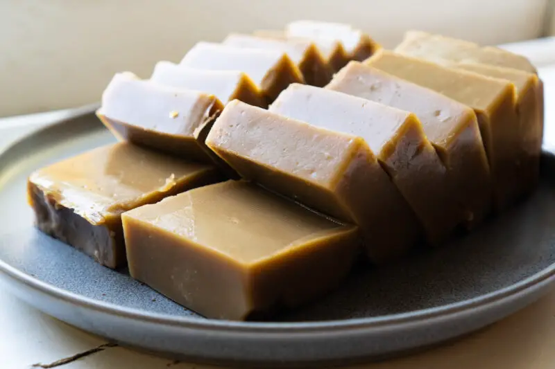 Korean acorn jelly (dotorimuk) sliced on a gray plate. 