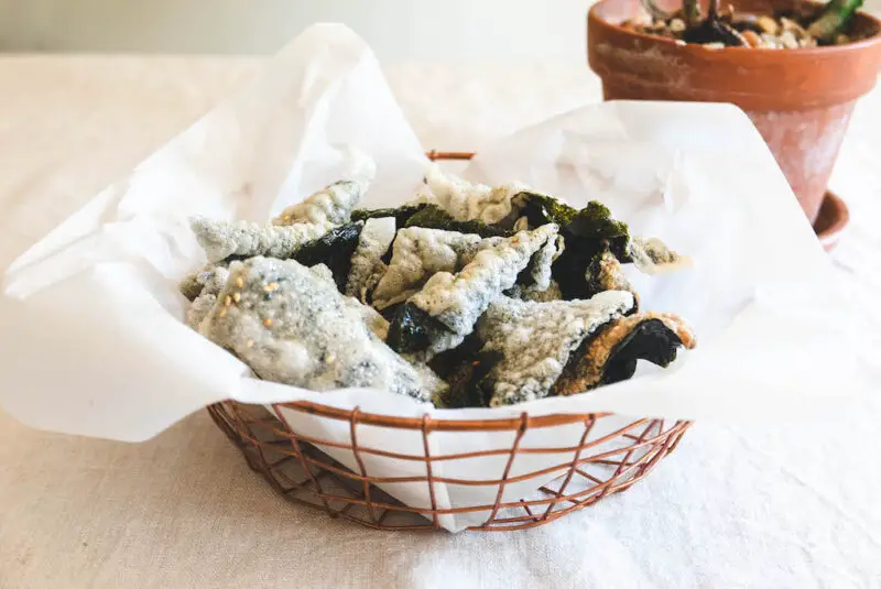 A photo of the rice paper fried seaweed in a basket lined with paper. 